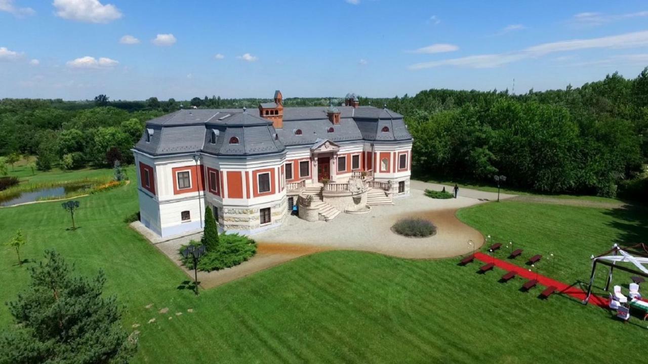 Voeroes Kastely Kunbaracs Exterior photo